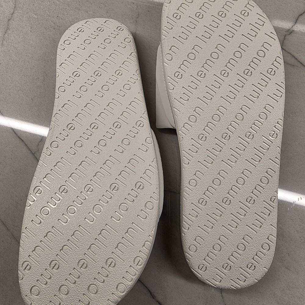 Lululemon Restfeel Slide in Bone Size 10 - Picture 3 of 4